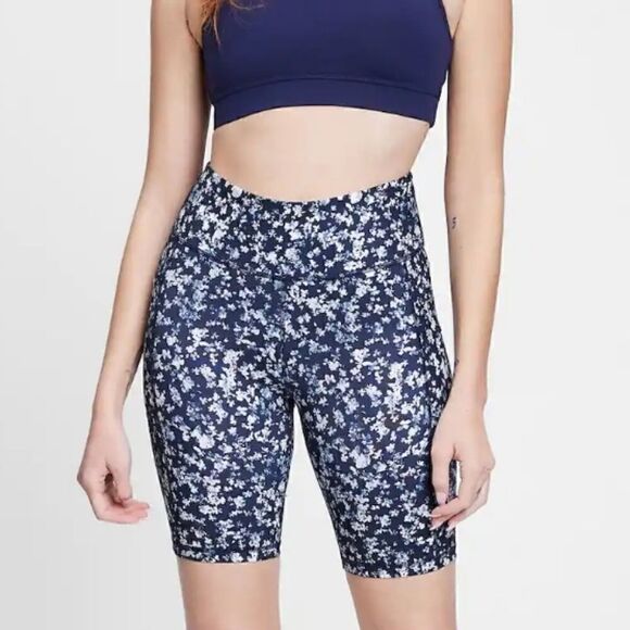 GAP Fit High Rise Bike Shorts - Picture 2 of 6